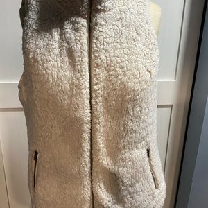 Love tree no sleeve fluffy jacket